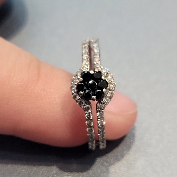14k White Gold Diamond Engagement and Promise ring set. - Picture 3 of 4